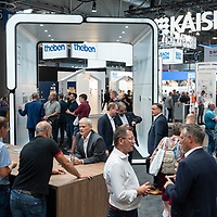 Impression der Messe efa:ON 2023 mit vielen Besucher:innen